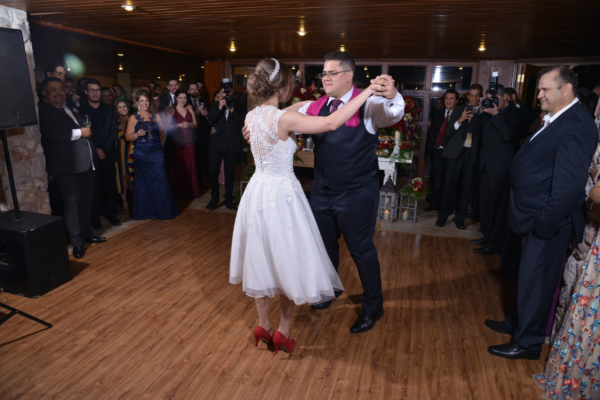 valsa dos noivos no casamento na gartem hus cafe colonial