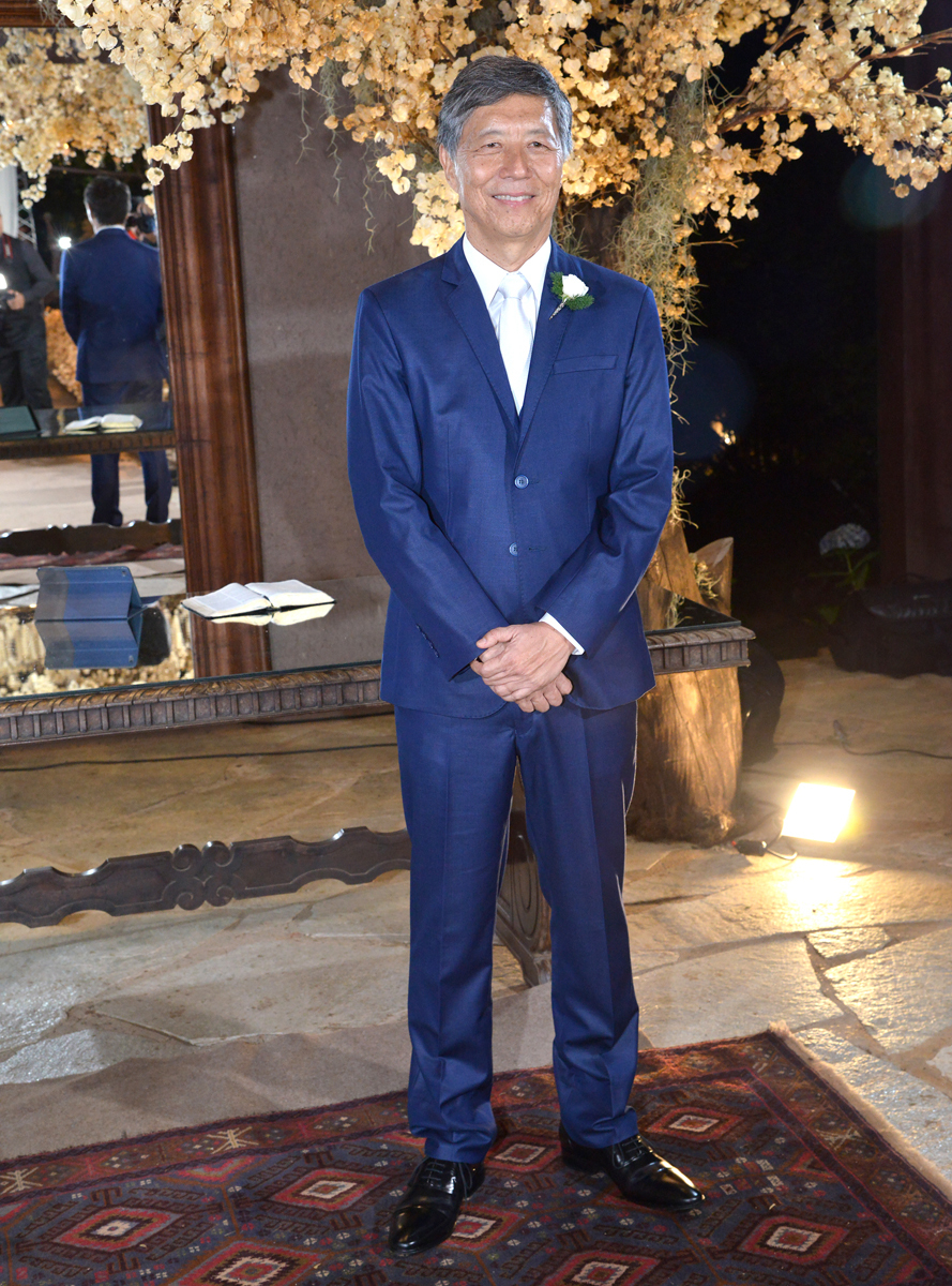 terno do noivo no casamento no patu anu salão de festas