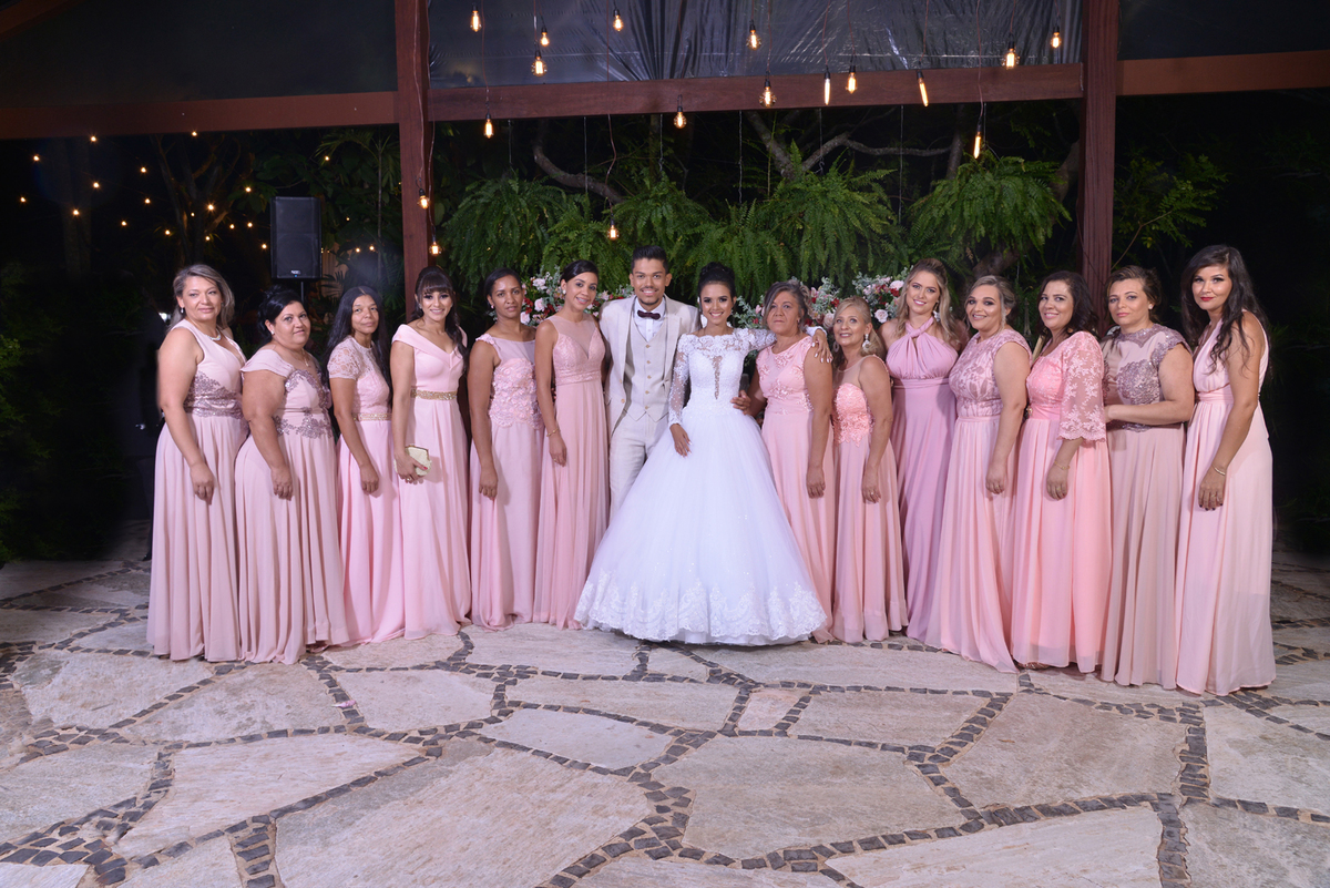 madrinhas de casamento com a mesma cor de vestido