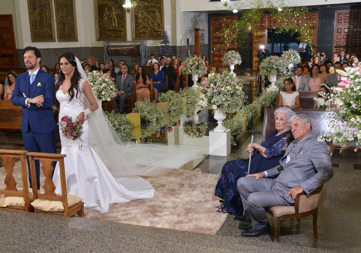 Decoração de casamento na igreja nossa senhora da saudê 