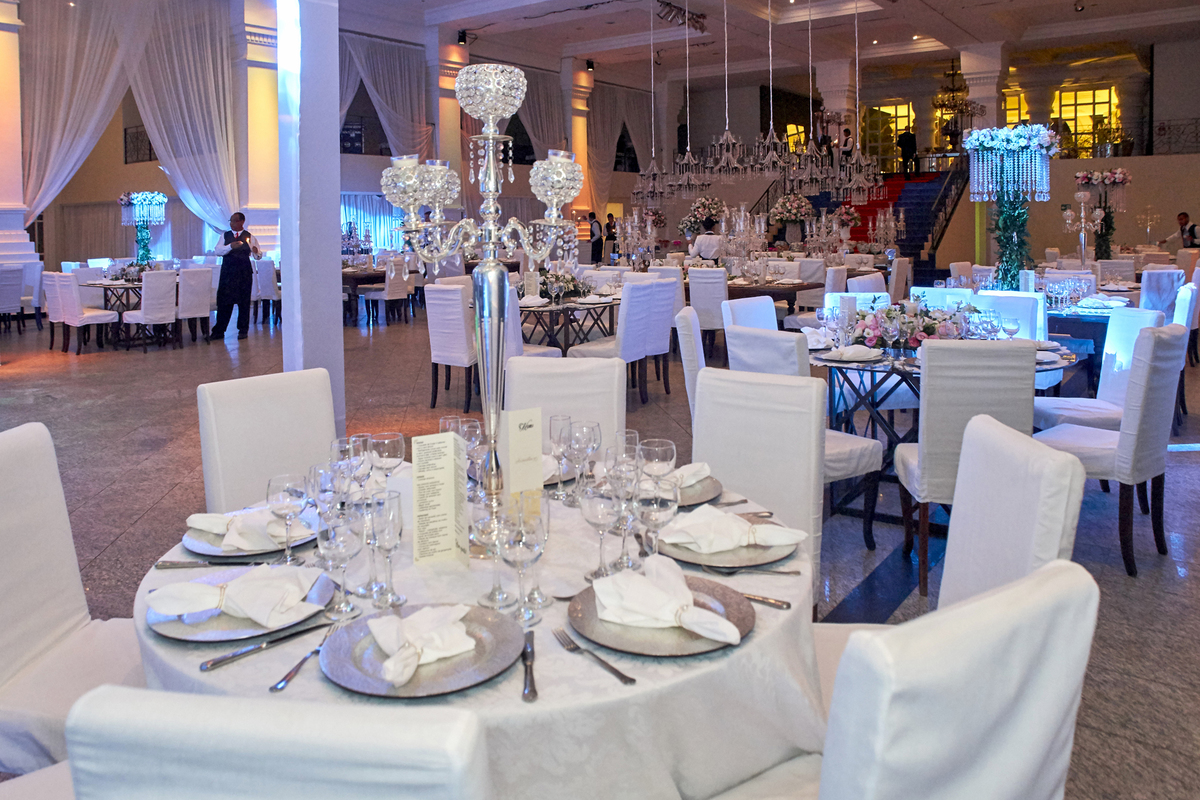 decoração de festa no espaço da corte