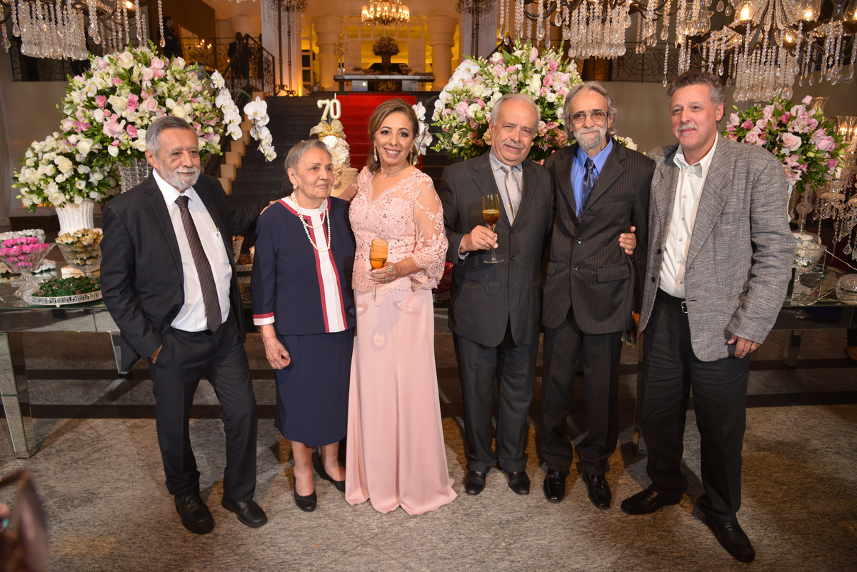 Confraternização de 70 anos no espaço da corte Brasilia