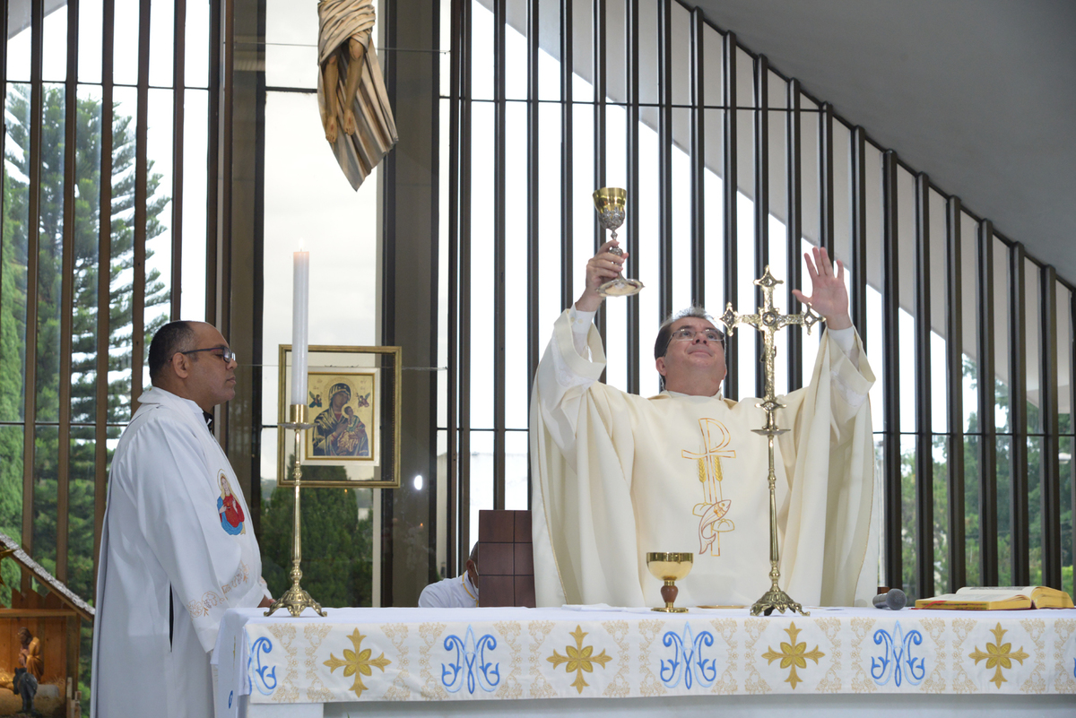 Celebração de casamento na Perpetuo Socorro do Lago