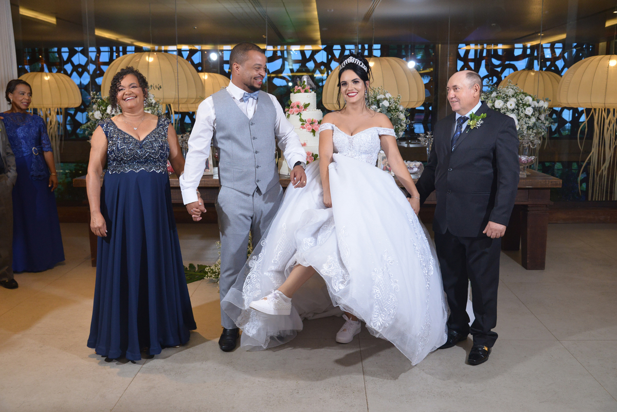 Noiva Modena casa no Restaurante Nau Frutos do Mar