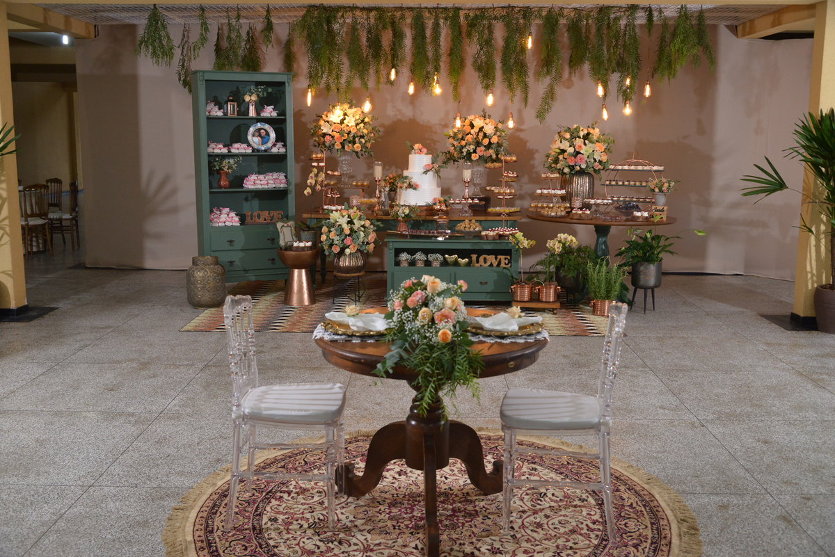 Festa de casamento na igreja de Cristo Sandu sul