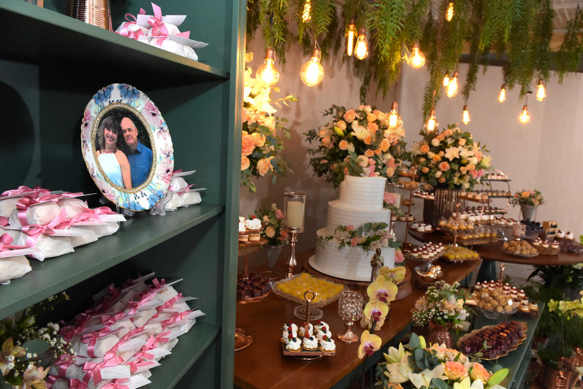 Decoração da mesa do bolo