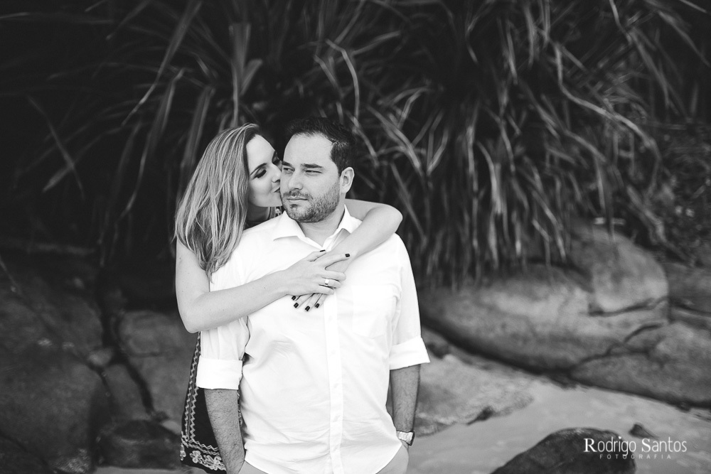 ensaio casal praia dia nublado