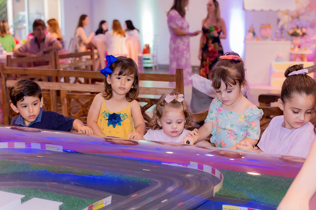 Fotografia da aniversariante brincando 