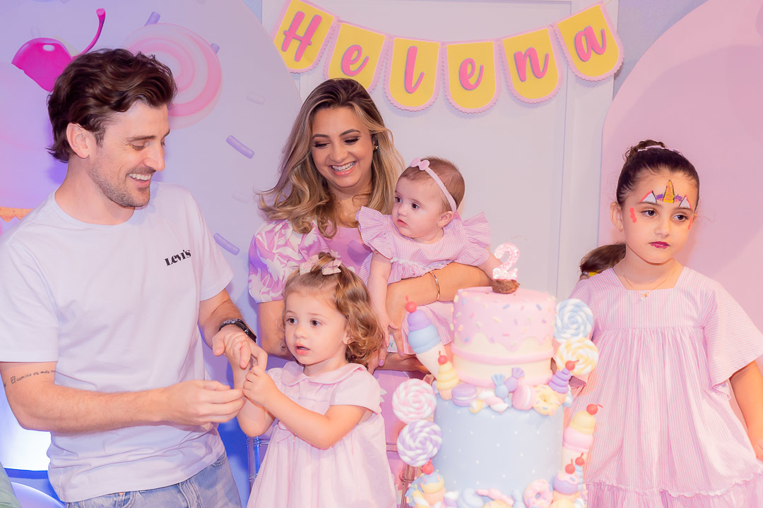 Fotografia da hora do parabens no aniversario de 2 aninhos da Yasmin no 