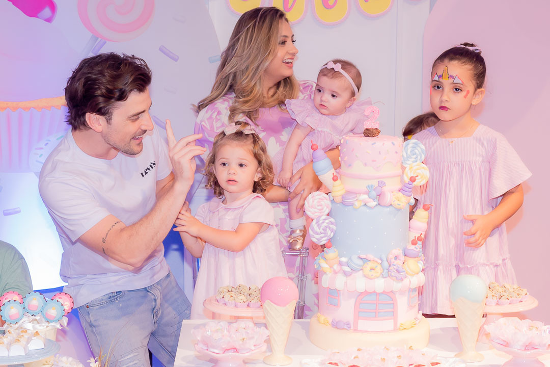 Festa aniversario infantil na hora do parabens