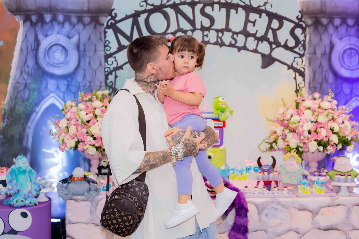 Foto MC KAKO com a filha ISIS no aniversario de 2 anos no buffet jungle