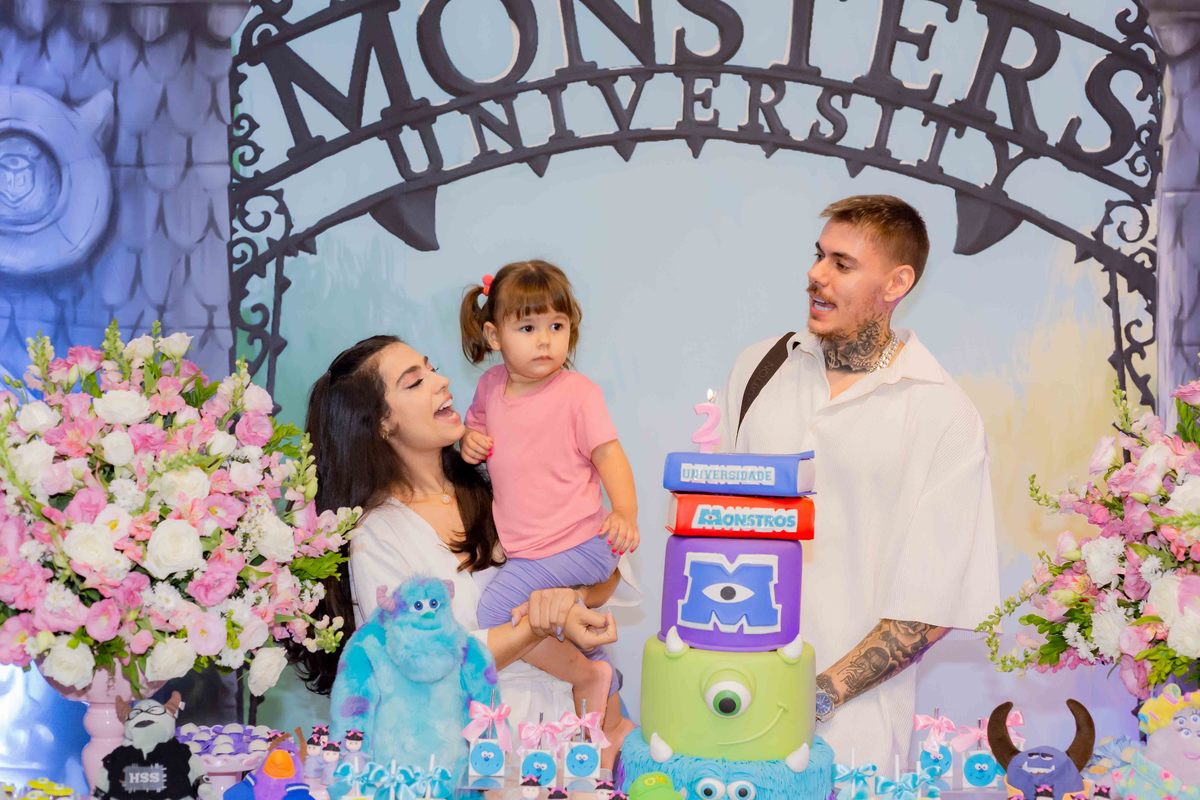 Fotografia de decoração linda festa infantil para menina no buffet jungle em Maingá.