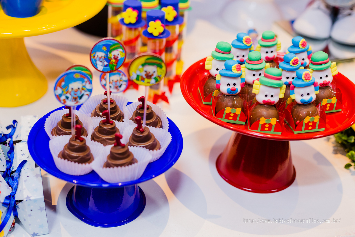 Foto doces personalizados tema circo de festa infantil no Buffet Infantil Kiddie Park em Maringa