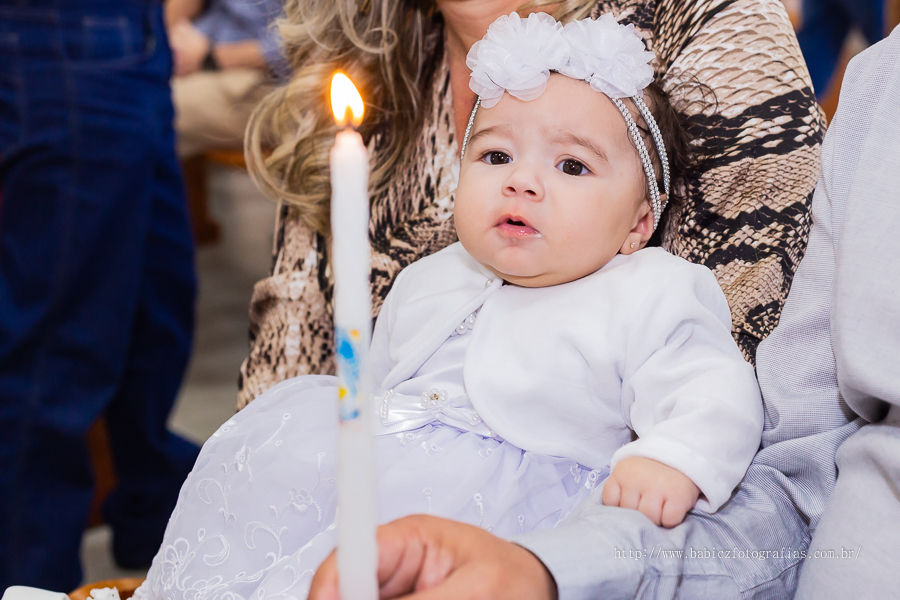 Fotos da fotografa Rose Babicz (Babicz Fotografias) do batizado da Valentina celebrado na Paróquia Nsa Perpétuo Socorro em Maringa