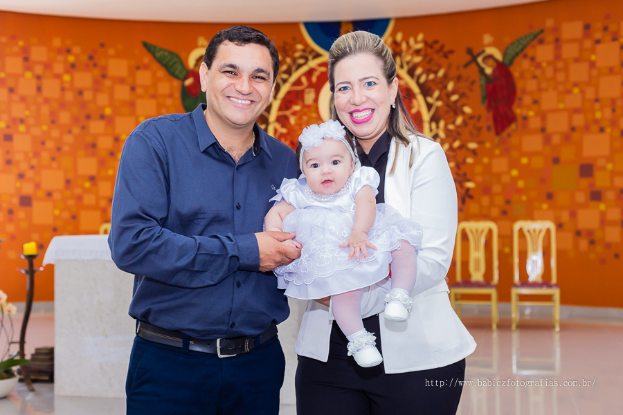Fotos da fotografa Rose Babicz (Babicz Fotografias) do batizado da Valentina celebrado na Paróquia Nsa Perpétuo Socorro em Maringa