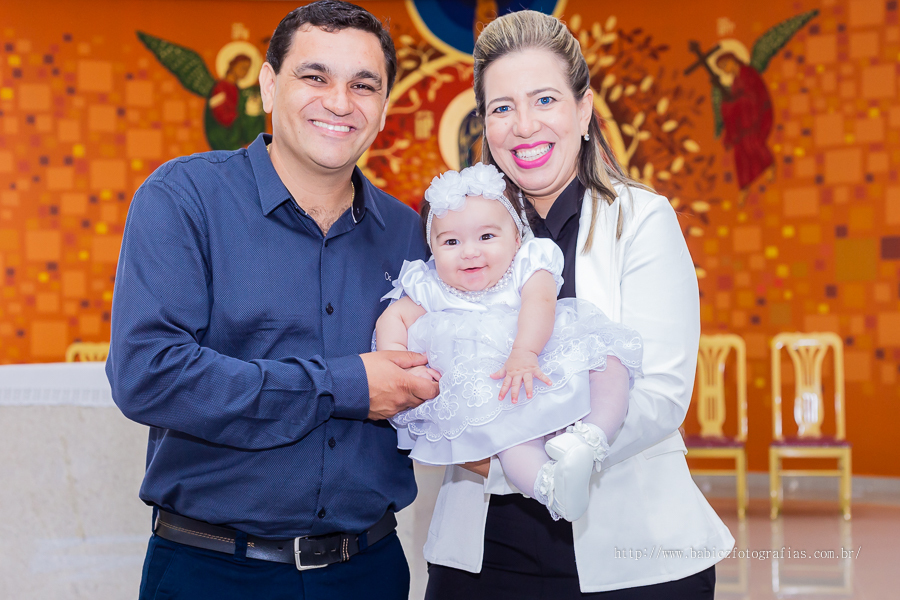 Fotos da fotografa Rose Babicz (Babicz Fotografias) do batizado da Valentina celebrado na Paróquia Nsa Perpétuo Socorro em Maringa