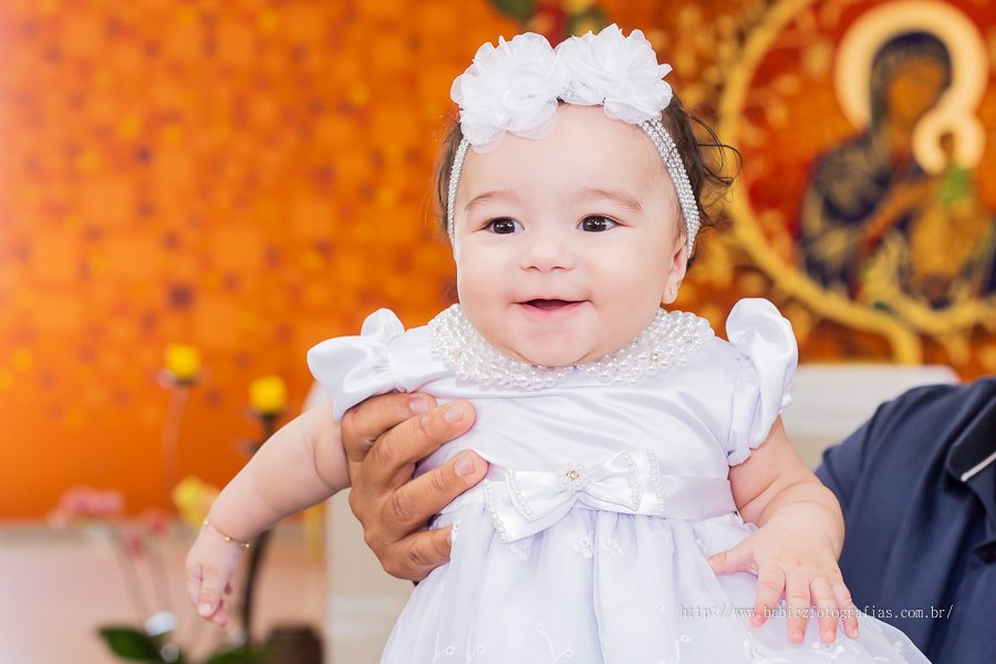Fotos da fotografa Rose Babicz (Babicz Fotografias) do batizado da Valentina celebrado na Paróquia Nsa Perpétuo Socorro em Maringa