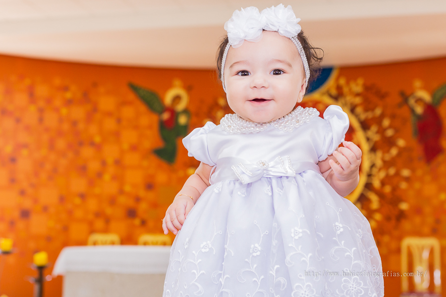 Fotos da fotografa Rose Babicz (Babicz Fotografias) do batizado da Valentina celebrado na Paróquia Nsa Perpétuo Socorro em Maringa
