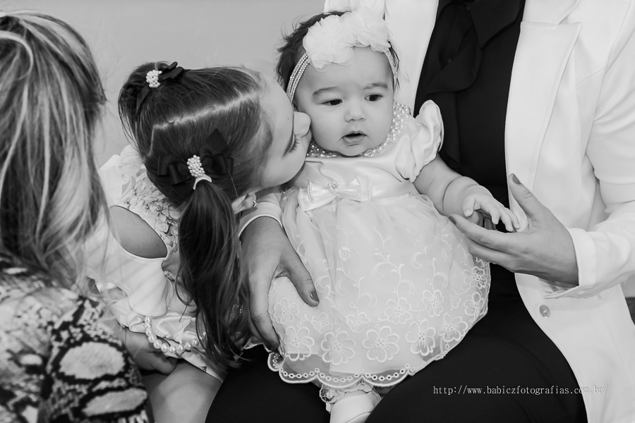 Fotos da fotografa Rose Babicz (Babicz Fotografias) do batizado da Valentina celebrado na Paróquia Nsa Perpétuo Socorro em Maringa