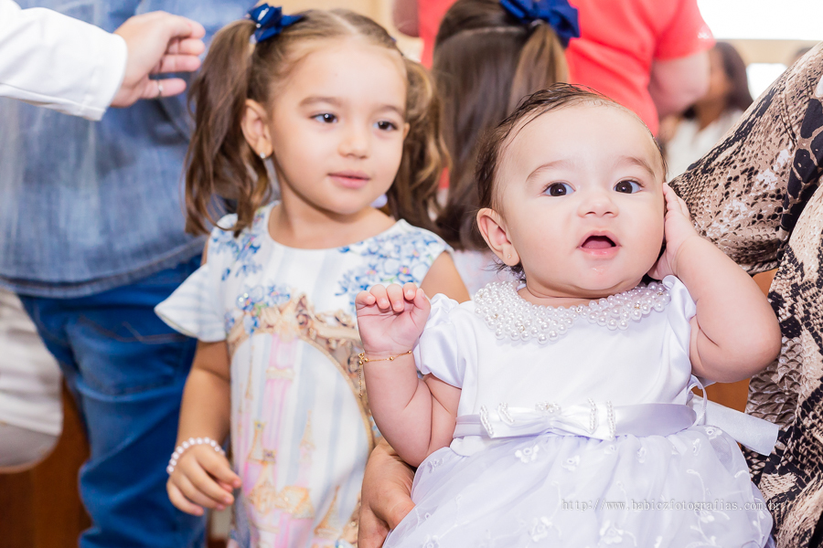 Fotos da fotografa Rose Babicz (Babicz Fotografias) do batizado da Valentina celebrado na Paróquia Nsa Perpétuo Socorro em Maringa