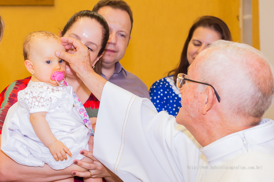 Batizado na Paróquia Menino Jesus de Pragal em Maringá fotografado por Babicz Fotografias.