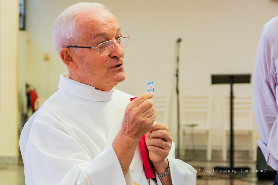 Batizado na Paróquia Menino Jesus de Pragal em Maringá fotografado por Babicz Fotografias.