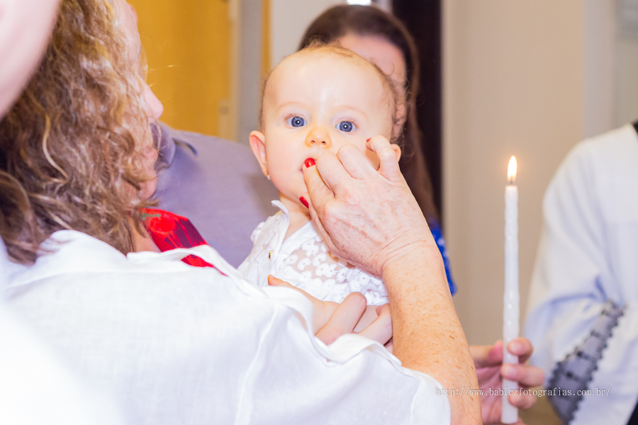 Batizado na Paróquia Menino Jesus de Pragal em Maringá fotografado por Babicz Fotografias.