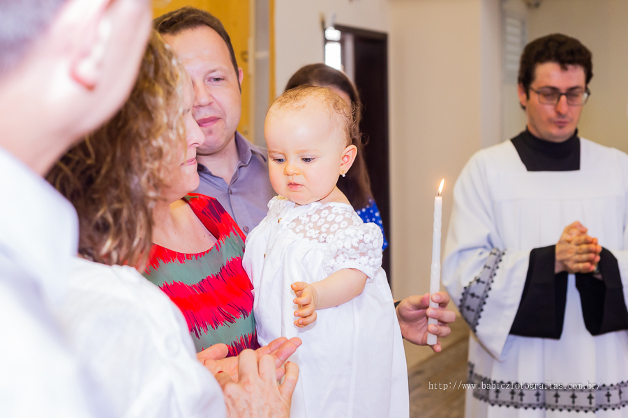 Batizado na Paróquia Menino Jesus de Pragal em Maringá fotografado por Babicz Fotografias.