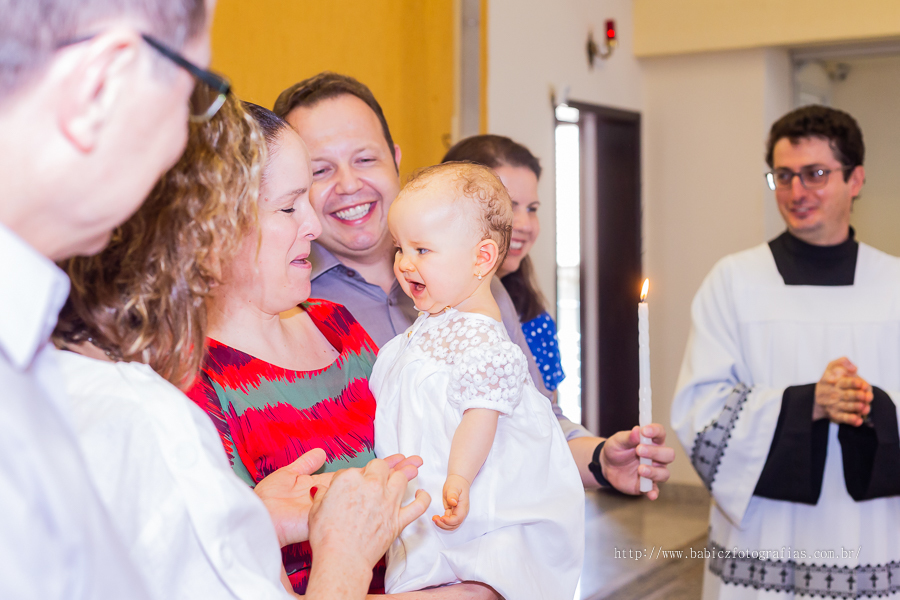 Batizado na Paróquia Menino Jesus de Pragal em Maringá fotografado por Babicz Fotografias.