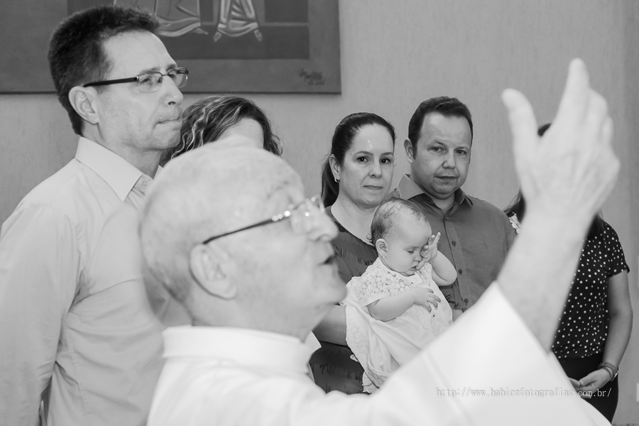 Batizado na Paróquia Menino Jesus de Pragal em Maringá fotografado por Babicz Fotografias.