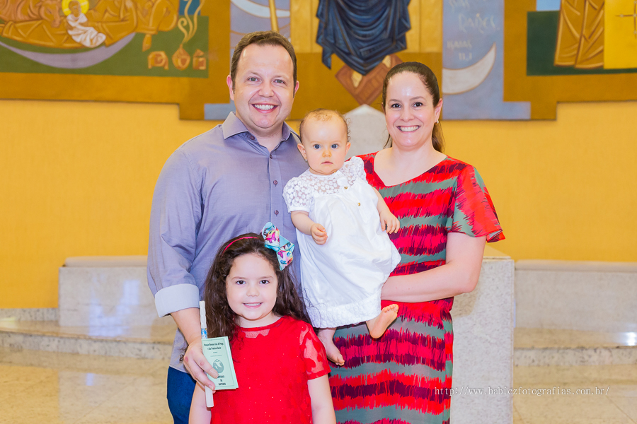 Batizado na Paróquia Menino Jesus de Pragal em Maringá fotografado por Babicz Fotografias.