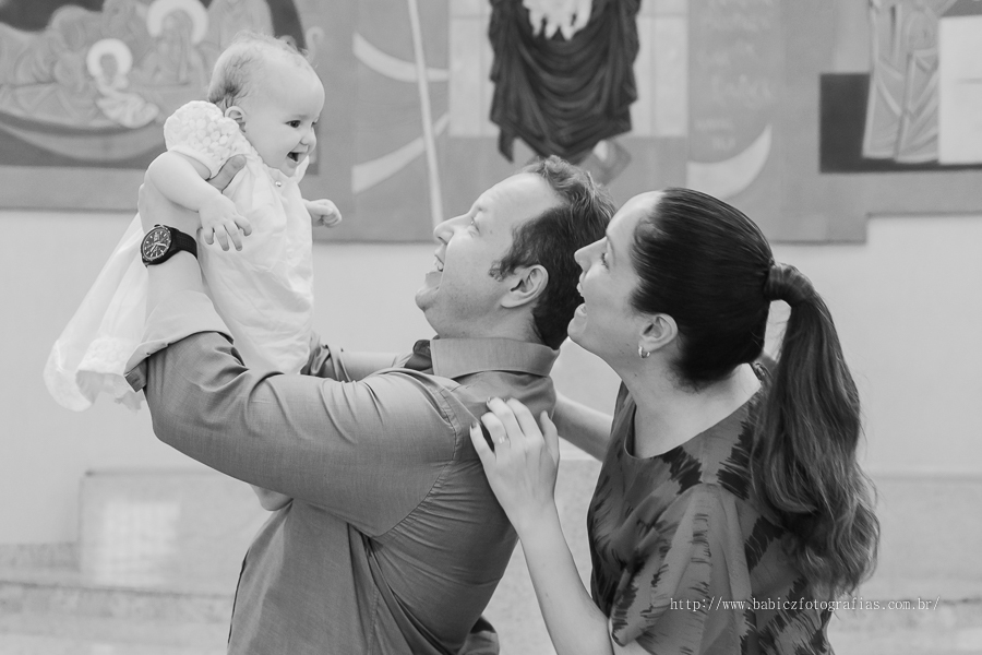 Batizado na Paróquia Menino Jesus de Pragal em Maringá fotografado por Babicz Fotografias.