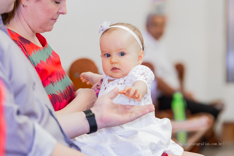 Batizado na Paróquia Menino Jesus de Pragal em Maringá fotografado por Babicz Fotografias.