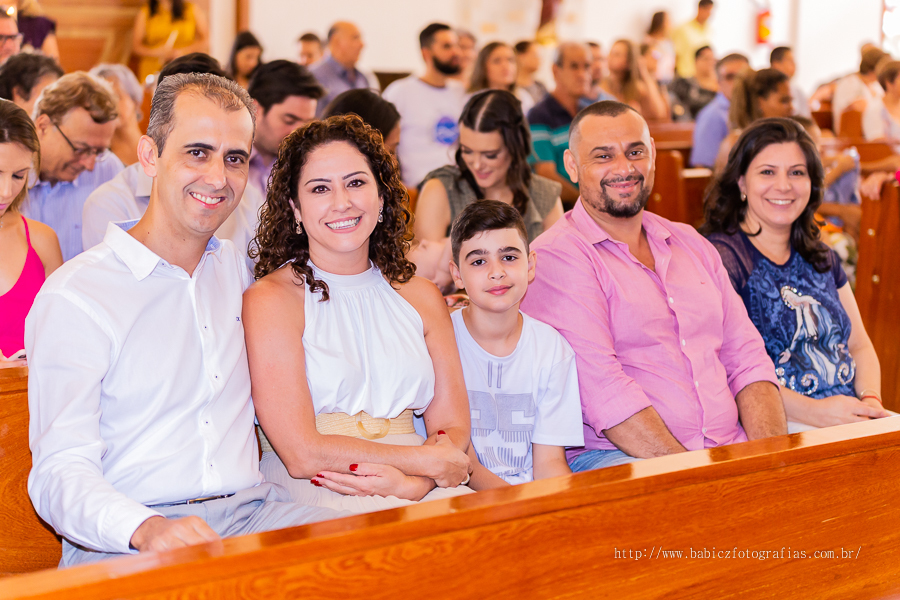 Batizado abençoado do Samuel realizado na Paróquia São Miguel Arcanjo em Maringá, fotografa Rose Babicz.