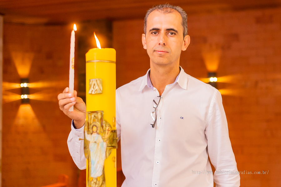 Batizado abençoado do Samuel realizado na Paróquia São Miguel Arcanjo em Maringá, fotografa Rose Babicz.