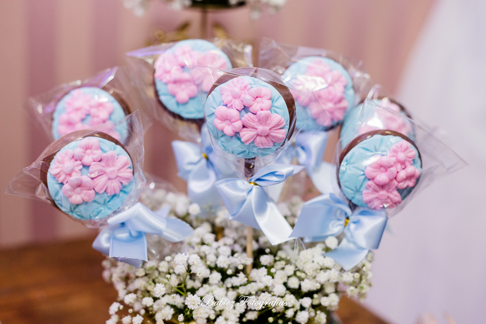 Festa de aniversario infantil de menina linda. A Alice comemorou seu primeiro aninho brincando e se divertindo muito. A decoração delicada estava perfeita. As fotos foram feiras pela fotografa especializada em festa infantil Rose Babicz de Maringa.