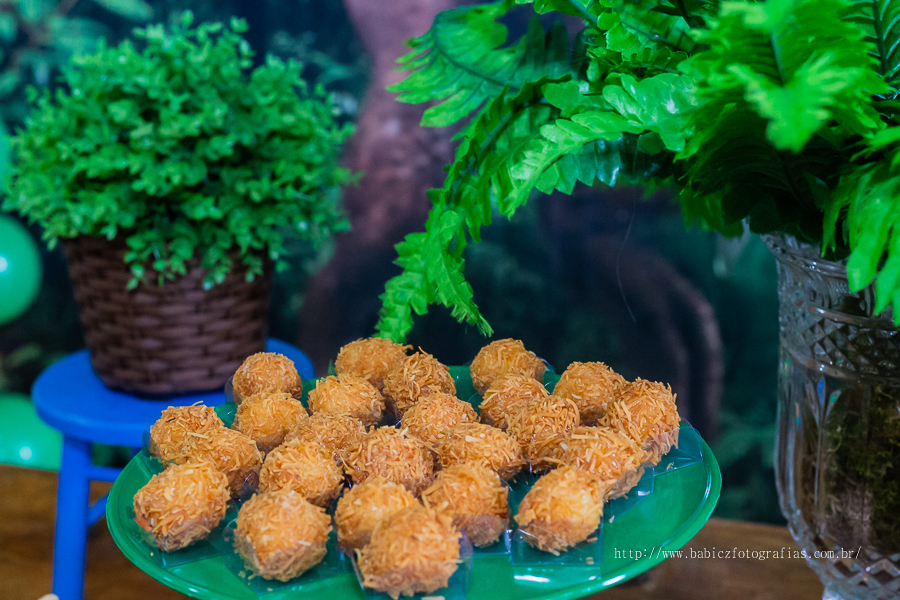 Festa infantil de aniversario lindo para comemorar 5 aninhos do Miguel, no diverkids em Maringa. Foi fotografado por Rose Babicz da empresa Babicz Fotografias da cidade de Maringa.