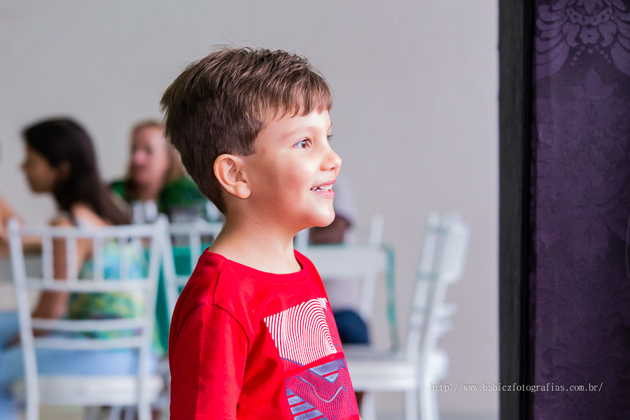 Festa infantil de aniversario lindo para comemorar 5 aninhos do Miguel, no diverkids em Maringa. Foi fotografado por Rose Babicz da empresa Babicz Fotografias da cidade de Maringa.