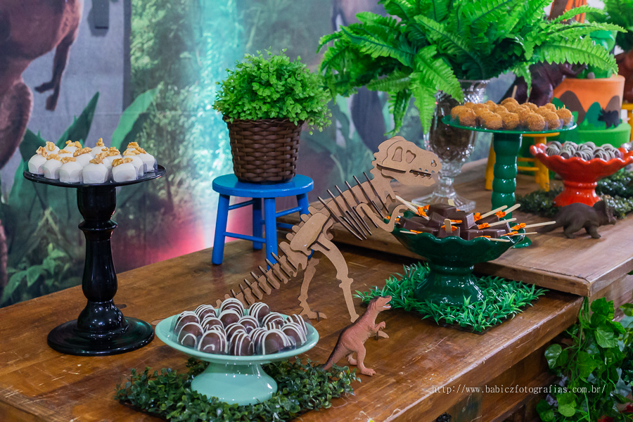 Festa infantil de aniversario lindo para comemorar 5 aninhos do Miguel, no diverkids em Maringa. Foi fotografado por Rose Babicz da empresa Babicz Fotografias da cidade de Maringa.