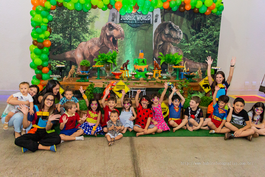Festa infantil de aniversario lindo para comemorar 5 aninhos do Miguel, no diverkids em Maringa. Foi fotografado por Rose Babicz da empresa Babicz Fotografias da cidade de Maringa.