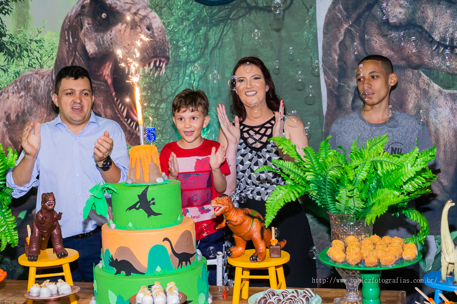 Festa infantil de aniversario lindo para comemorar 5 aninhos do Miguel, no diverkids em Maringa. Foi fotografado por Rose Babicz da empresa Babicz Fotografias da cidade de Maringa.