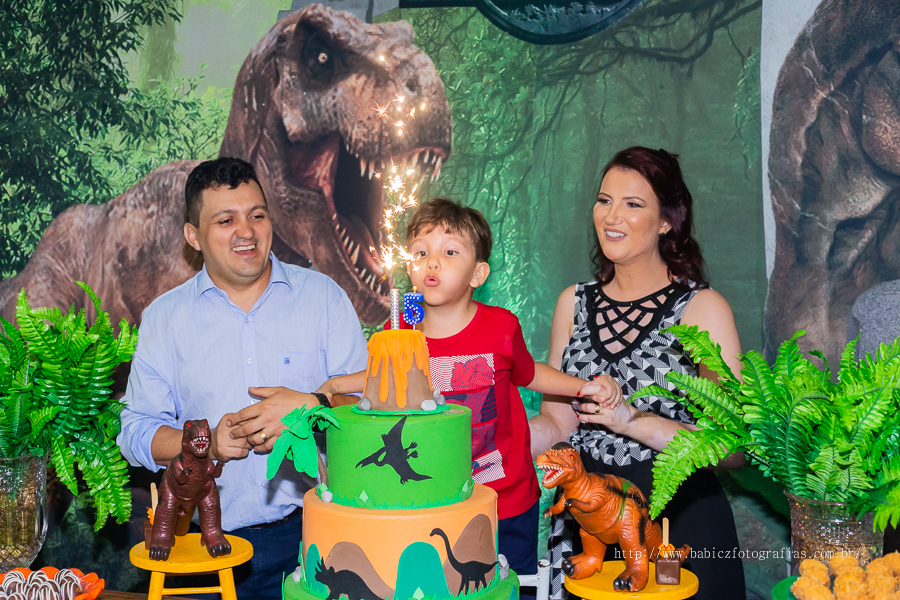 Festa infantil de aniversario lindo para comemorar 5 aninhos do Miguel, no diverkids em Maringa. Foi fotografado por Rose Babicz da empresa Babicz Fotografias da cidade de Maringa.
