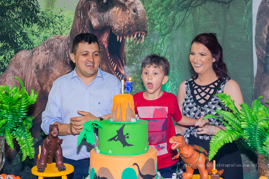 Festa infantil de aniversario lindo para comemorar 5 aninhos do Miguel, no diverkids em Maringa. Foi fotografado por Rose Babicz da empresa Babicz Fotografias da cidade de Maringa.