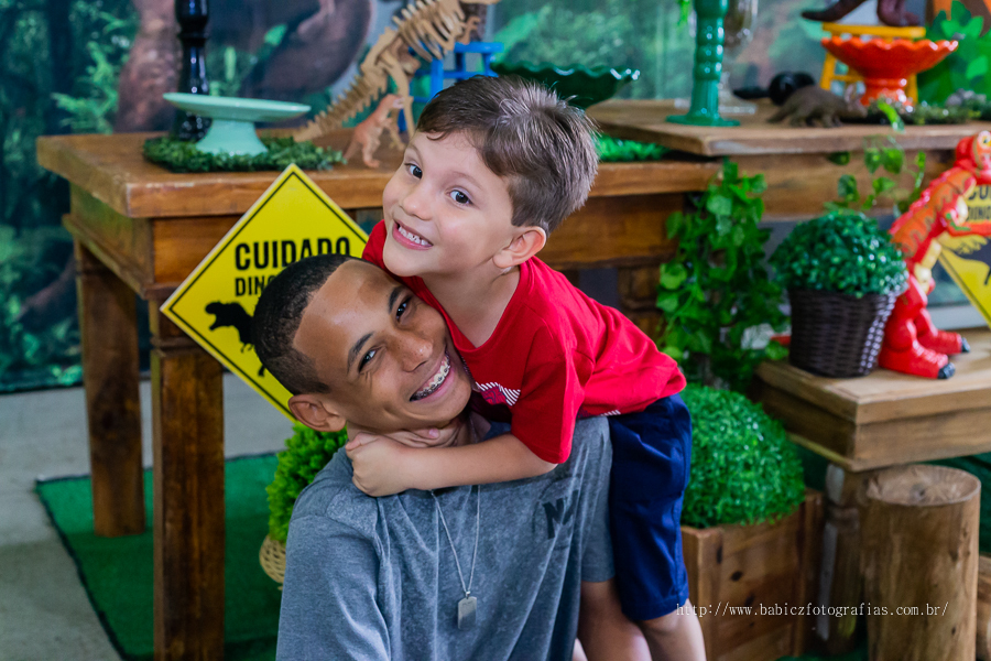Festa infantil de aniversario lindo para comemorar 5 aninhos do Miguel, no diverkids em Maringa. Foi fotografado por Rose Babicz da empresa Babicz Fotografias da cidade de Maringa.