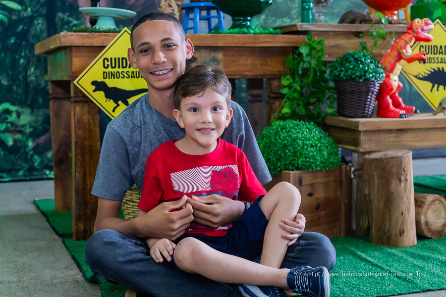 Festa infantil de aniversario lindo para comemorar 5 aninhos do Miguel, no diverkids em Maringa. Foi fotografado por Rose Babicz da empresa Babicz Fotografias da cidade de Maringa.