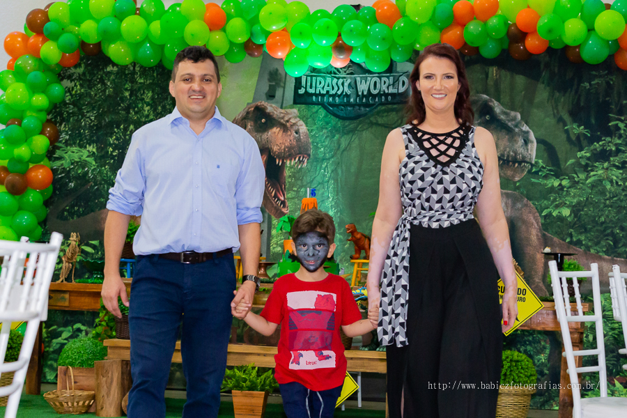 Festa infantil de aniversario lindo para comemorar 5 aninhos do Miguel, no diverkids em Maringa. Foi fotografado por Rose Babicz da empresa Babicz Fotografias da cidade de Maringa.