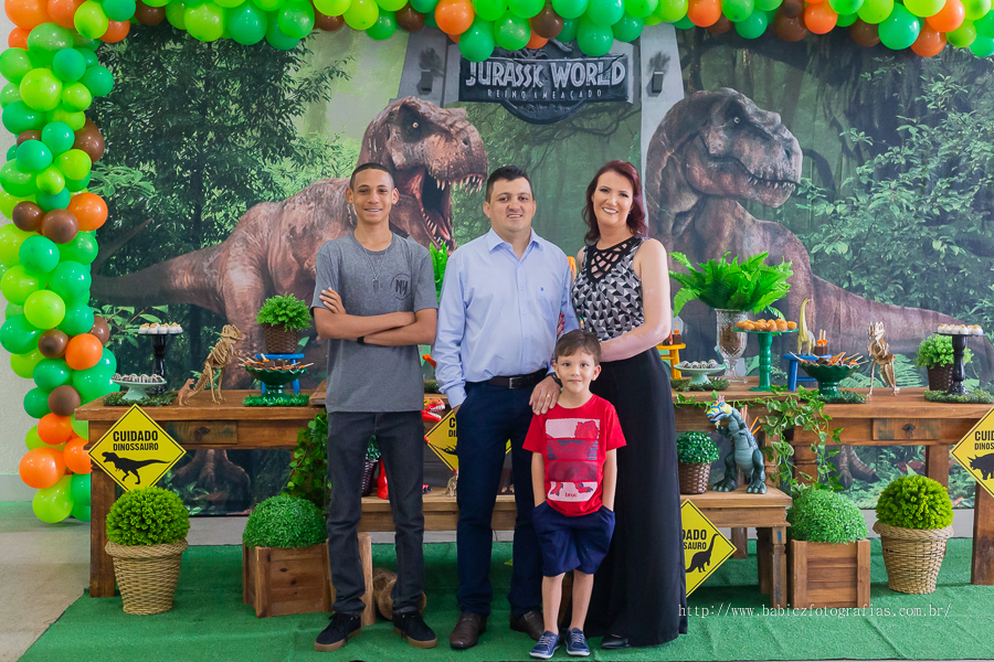 Festa infantil de aniversario lindo para comemorar 5 aninhos do Miguel, no diverkids em Maringa. Foi fotografado por Rose Babicz da empresa Babicz Fotografias da cidade de Maringa.