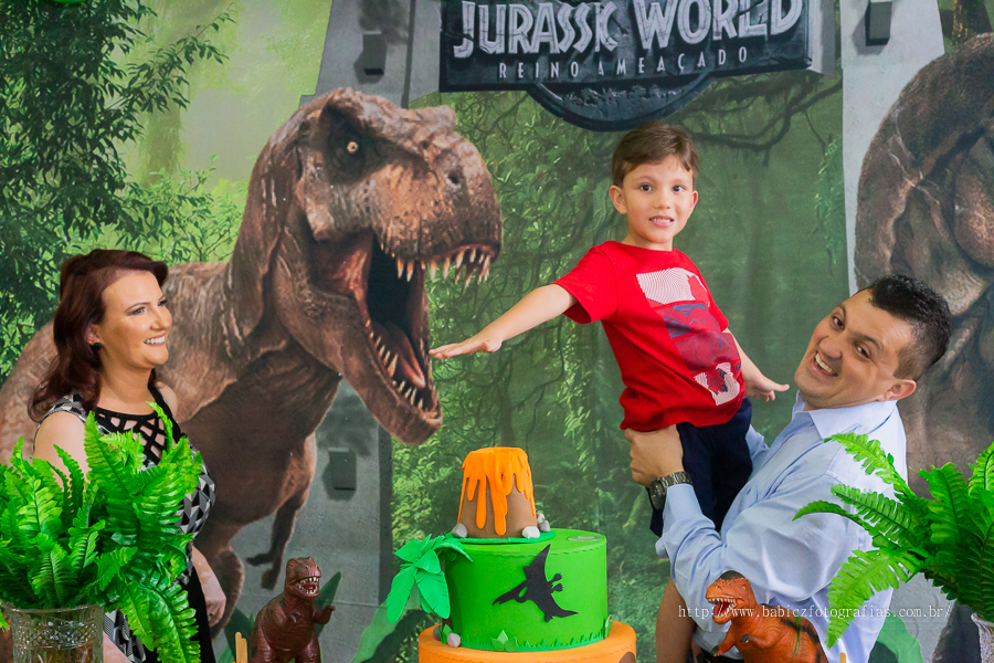 Festa infantil de aniversario lindo para comemorar 5 aninhos do Miguel, no diverkids em Maringa. Foi fotografado por Rose Babicz da empresa Babicz Fotografias da cidade de Maringa.