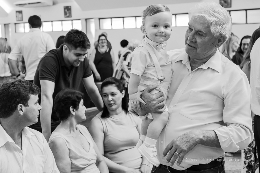 Batizado do Miguel na Paróquia Menino Jesus de Praga. Momentos lindos do batizado fotos de Rose Babicz 