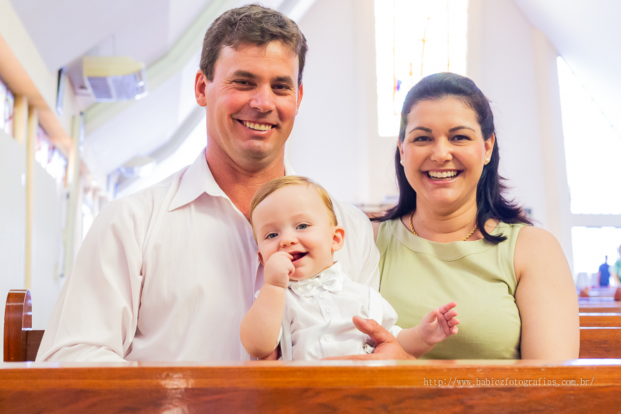 Batizado do Miguel na Paróquia Menino Jesus de Praga. Momentos lindos do batizado fotos de Rose Babicz do bebe sorrindo